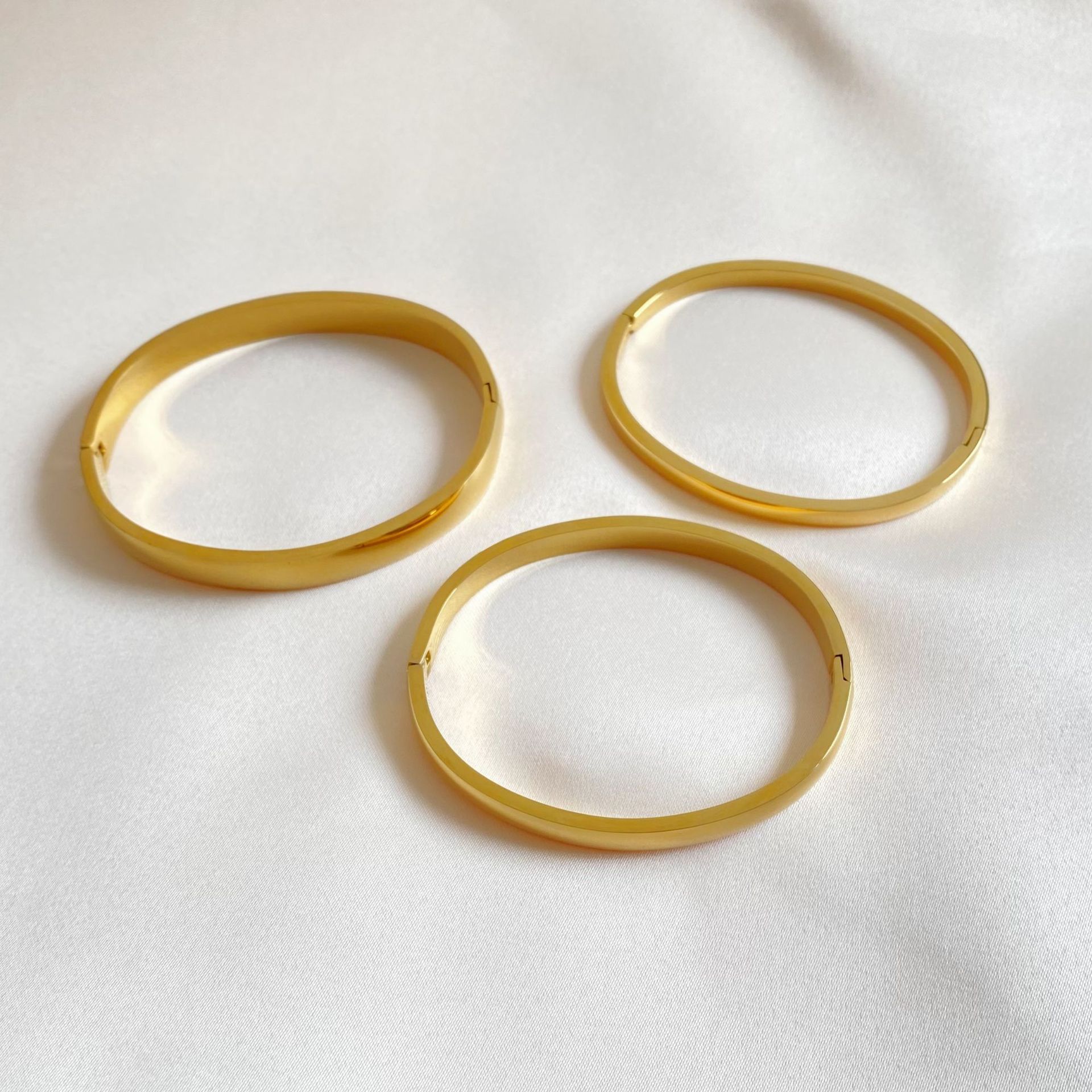 Bracelet Minimaliste Acier Inoxydable – Élégance au Quotidien