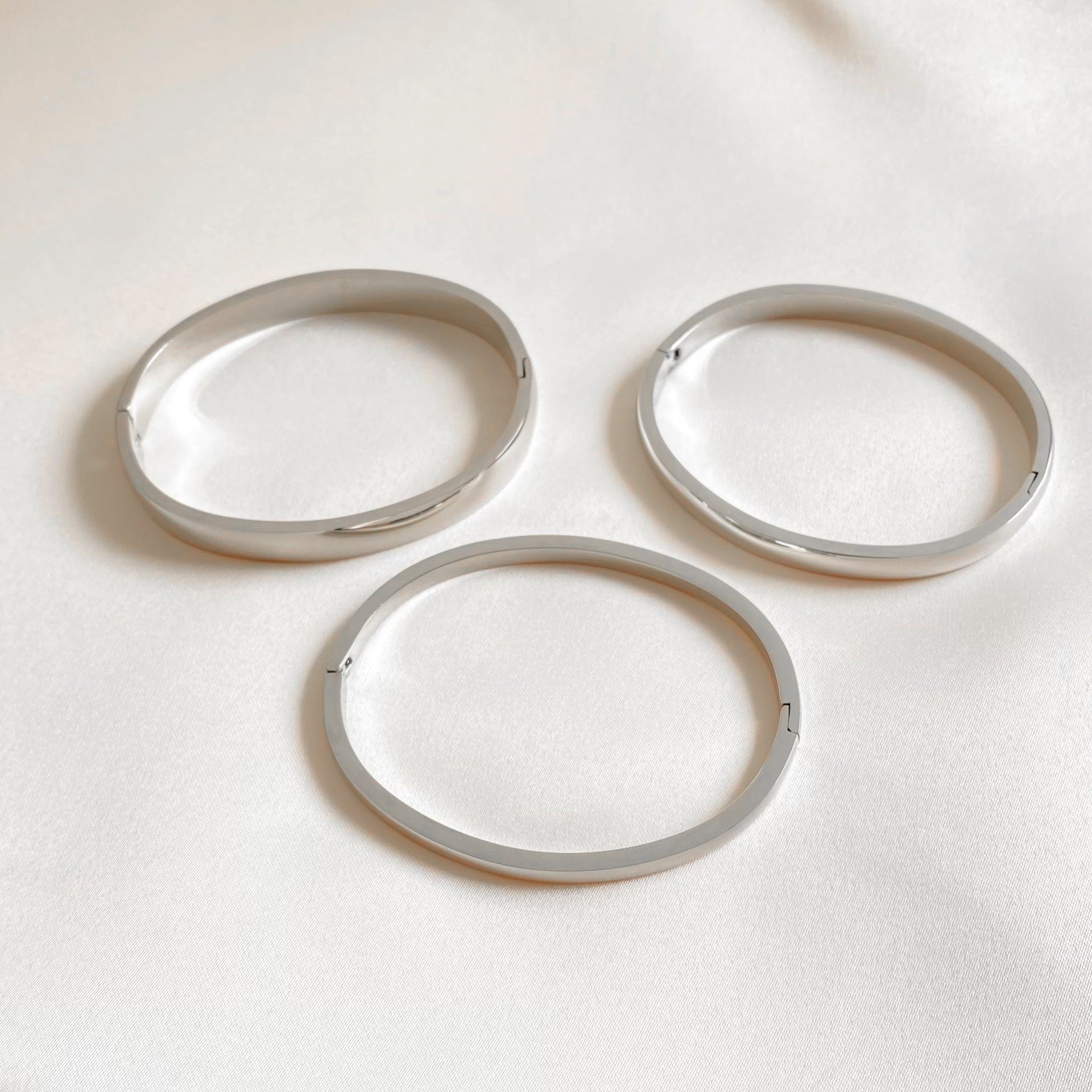 Bracelet Minimaliste Acier Inoxydable – Élégance au Quotidien