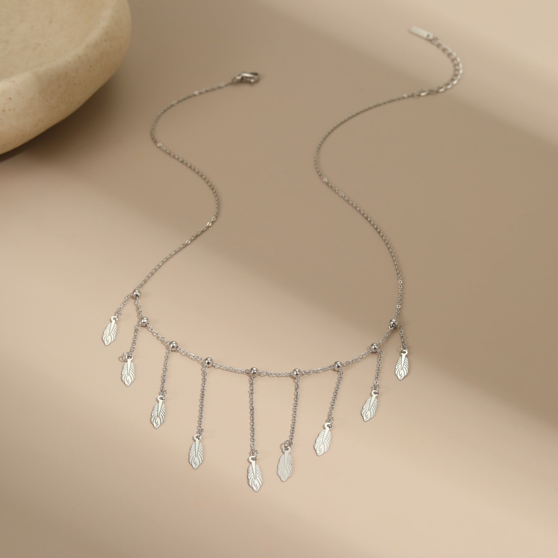 Collier Fin à Gouttes Dorées – Élégance & Légèreté